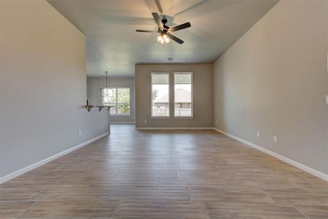 1935 W Flintlock Way, Mustang, OK 73064