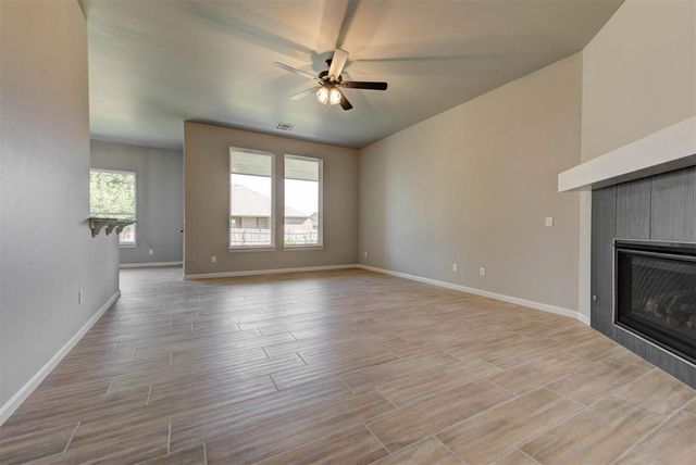 1935 W Flintlock Way, Mustang, OK 73064