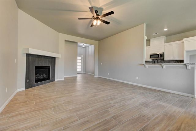 1935 W Flintlock Way, Mustang, OK 73064