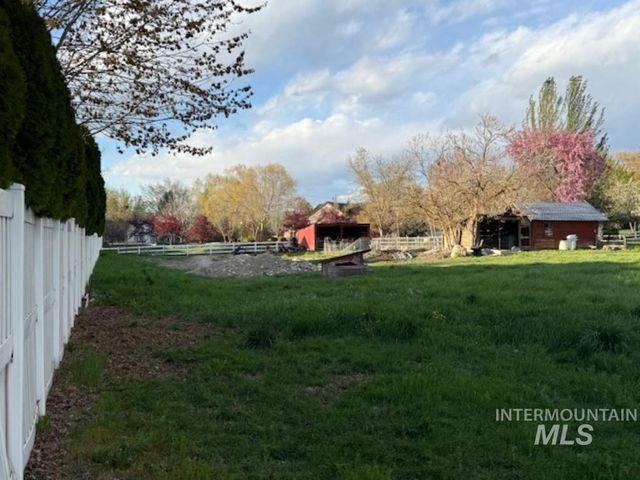 1119 N Eagle Rd, Eagle, ID 83616