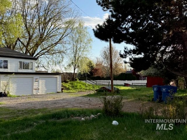 1119 N Eagle Rd, Eagle, ID 83616