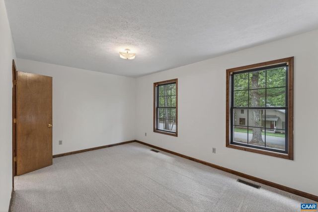 2 ASHTON RD, Palmyra, VA 22963