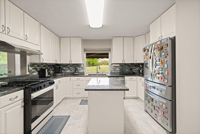 935 Shalimar Point Drive, Shalimar, FL 32579