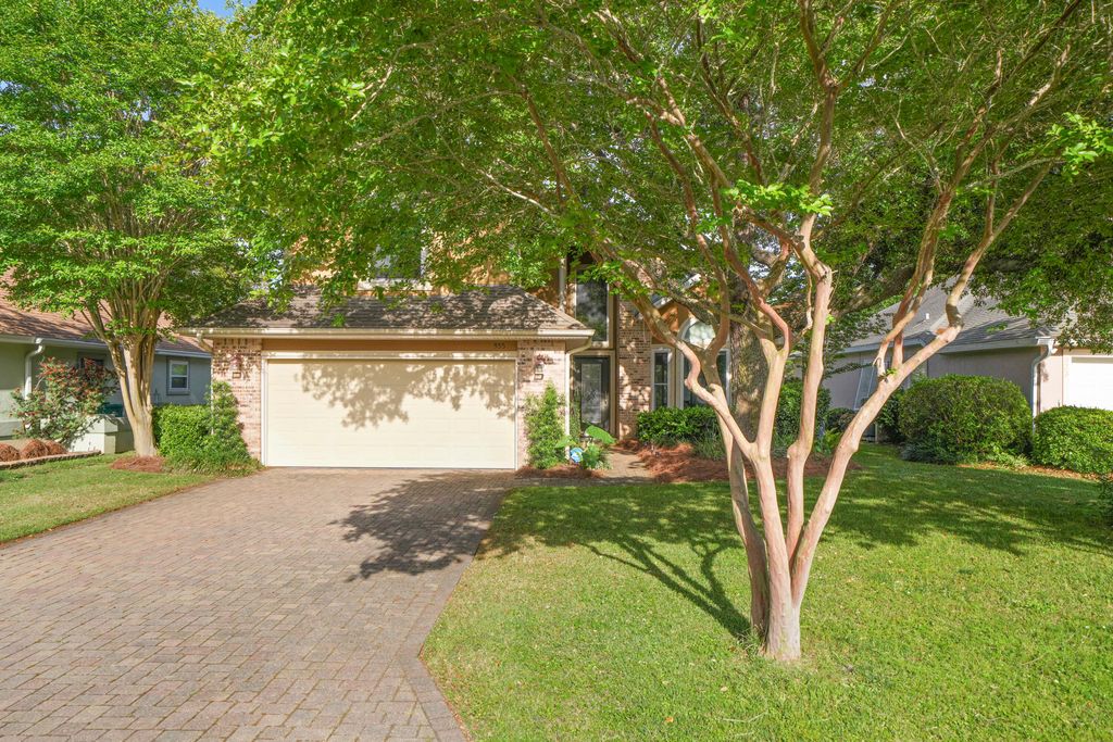 935 Shalimar Point Drive, Shalimar, FL 32579