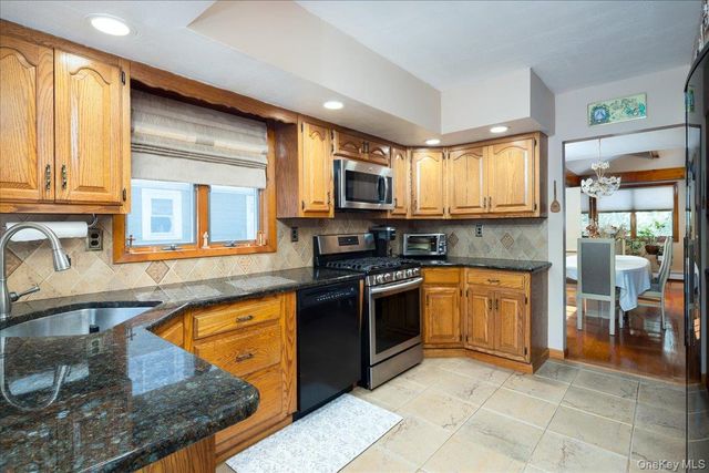 714 Wyckoff Avenue, Bellmore, NY 11710