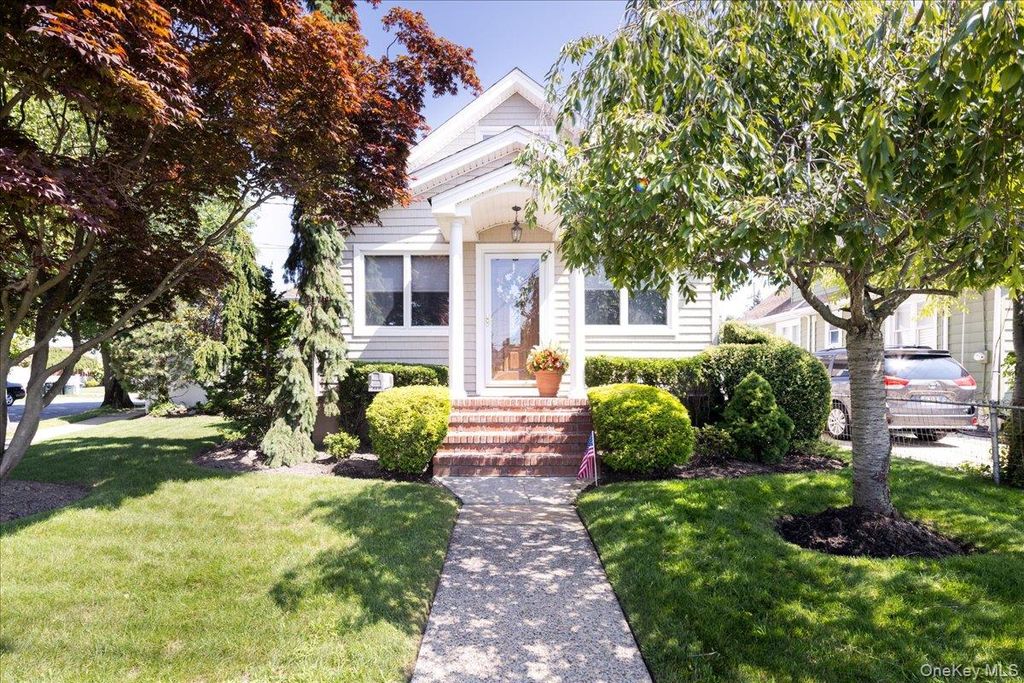 714 Wyckoff Avenue, Bellmore, NY 11710