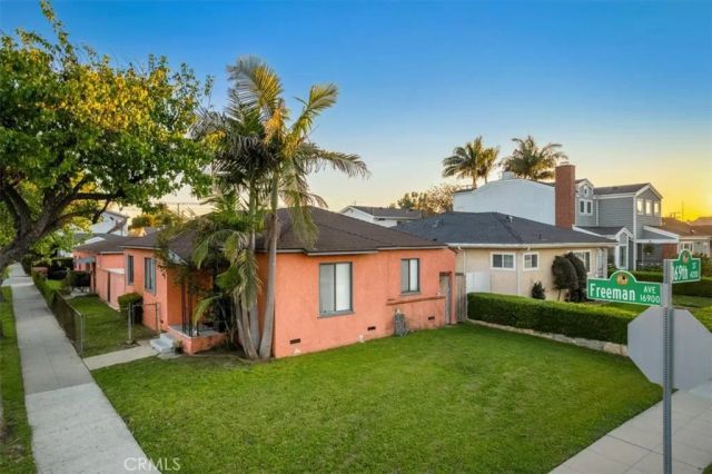 16903 Freeman Avenue, Lawndale, CA 90260