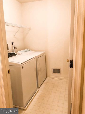 16 NORMANDY DR, Princeton Junction, NJ 08550