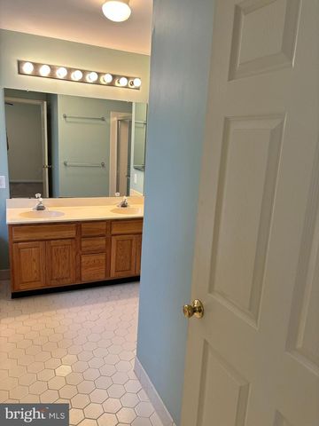 16 NORMANDY DR, Princeton Junction, NJ 08550