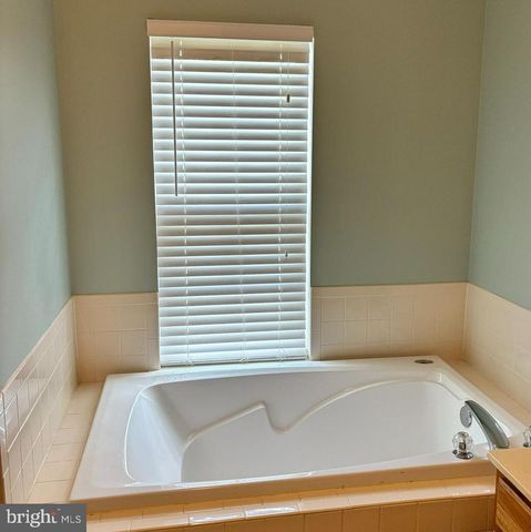 16 NORMANDY DR, Princeton Junction, NJ 08550