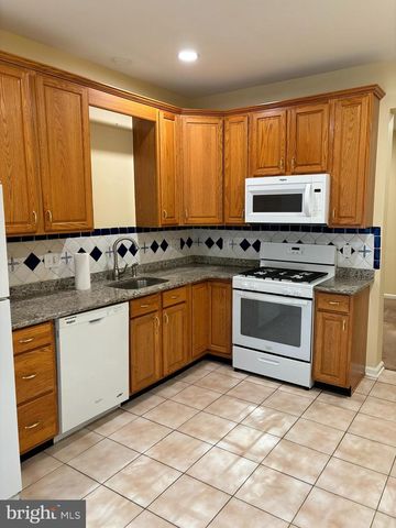 16 NORMANDY DR, Princeton Junction, NJ 08550