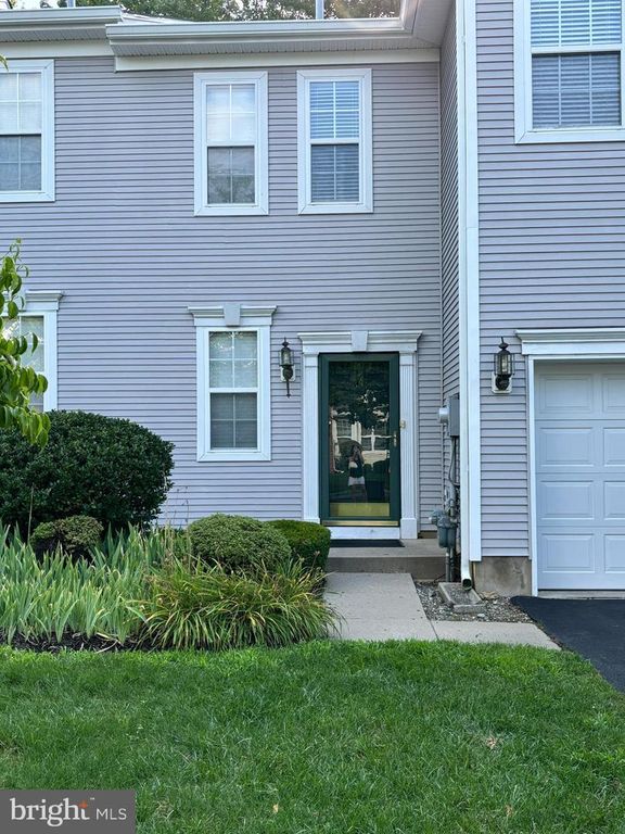 16 NORMANDY DR, Princeton Junction, NJ 08550