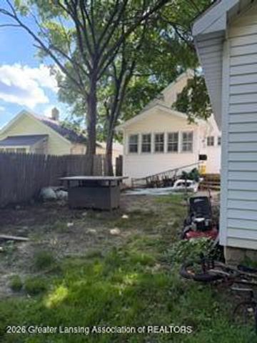1330 Lansing Avenue, Lansing, MI 48915