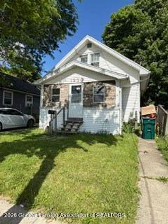 1330 Lansing Avenue, Lansing, MI 48915
