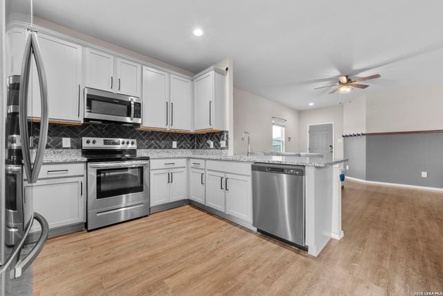 13002 HEATHERS ELM, St Hedwig, TX 78152