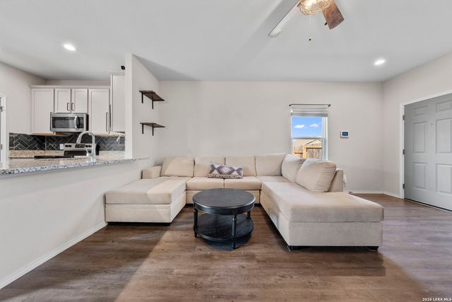 13002 HEATHERS ELM, St Hedwig, TX 78152