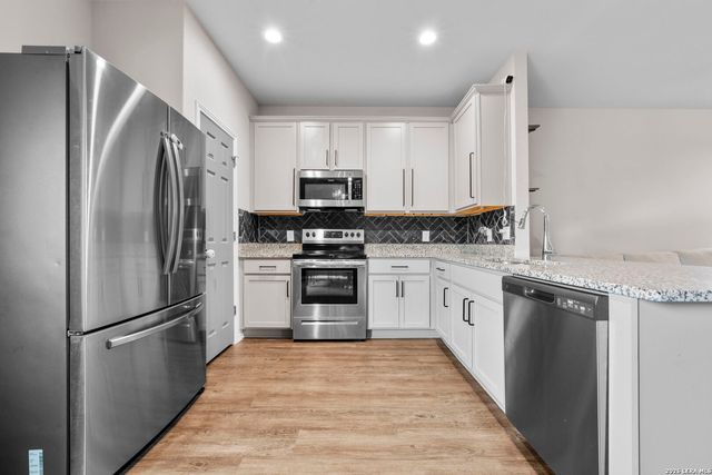 13002 HEATHERS ELM, St Hedwig, TX 78152