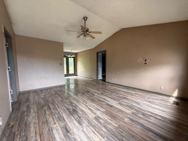 355 Donna Dr, Clarksville, TN 37042