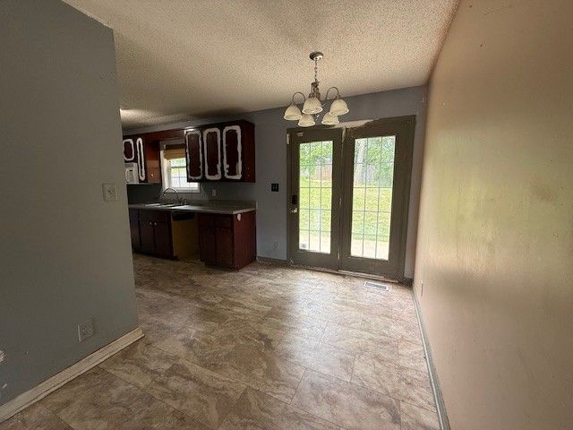 355 Donna Dr, Clarksville, TN 37042