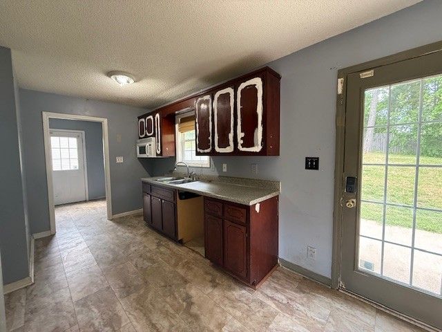 355 Donna Dr, Clarksville, TN 37042
