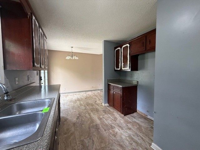 355 Donna Dr, Clarksville, TN 37042