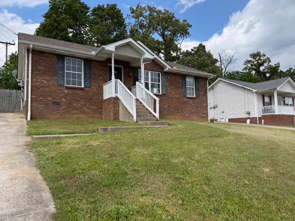 355 Donna Dr, Clarksville, TN 37042