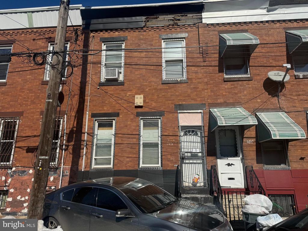 Image 1 of property listing at 819 E RUSSELL ST, Philadelphia, PA 19134