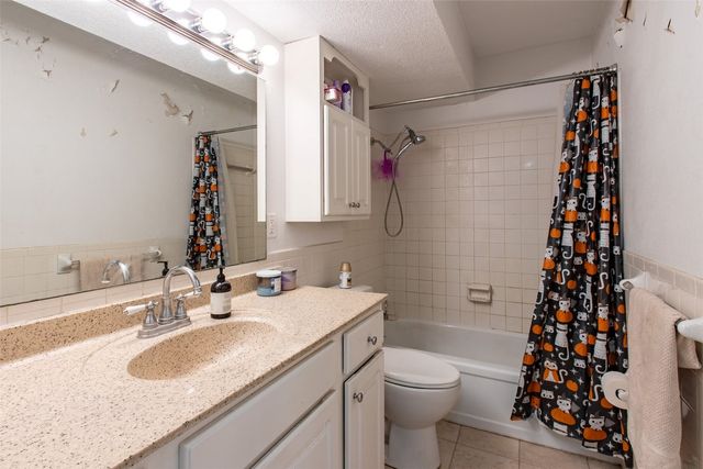 1206 21st Ave Place, Coralville, IA 52241