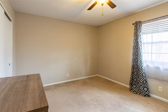 1206 21st Ave Place, Coralville, IA 52241