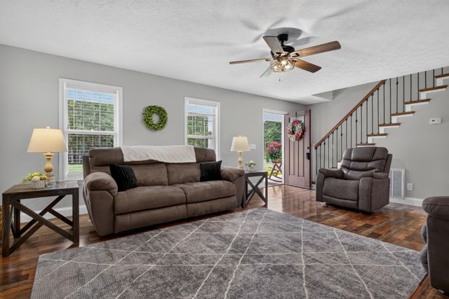258 Oak Place Dr, Smithville, TN 37166