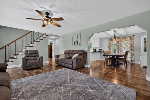 258 Oak Place Dr, Smithville, TN 37166