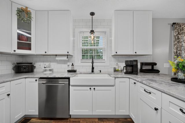 258 Oak Place Dr, Smithville, TN 37166