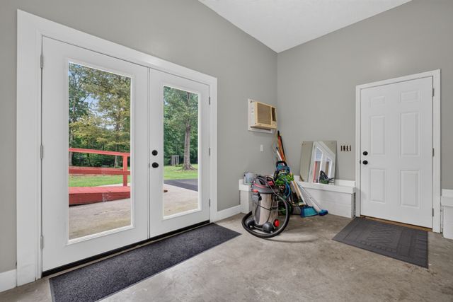 258 Oak Place Dr, Smithville, TN 37166