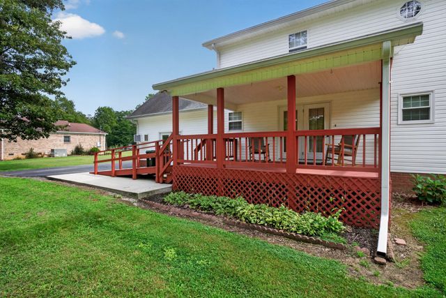 258 Oak Place Dr, Smithville, TN 37166