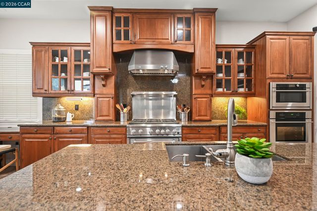 400 Marsanne Ct, Danville, CA 94506