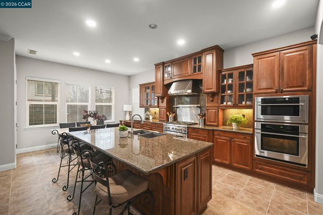 400 Marsanne Ct, Danville, CA 94506