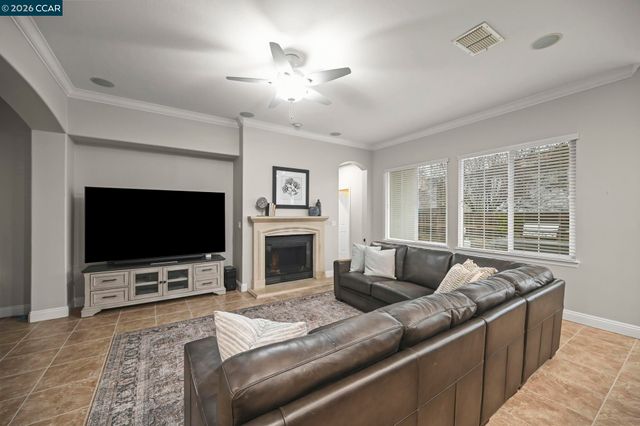 400 Marsanne Ct, Danville, CA 94506