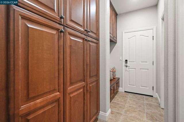 400 Marsanne Ct, Danville, CA 94506