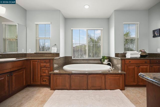 400 Marsanne Ct, Danville, CA 94506