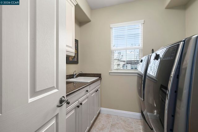 400 Marsanne Ct, Danville, CA 94506