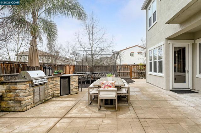 400 Marsanne Ct, Danville, CA 94506