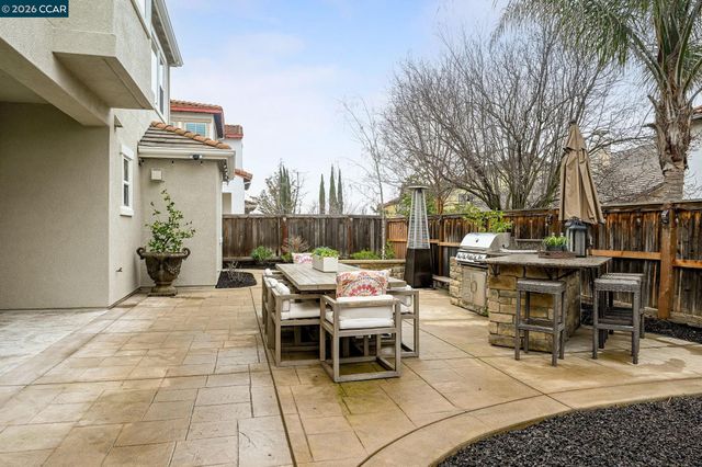 400 Marsanne Ct, Danville, CA 94506