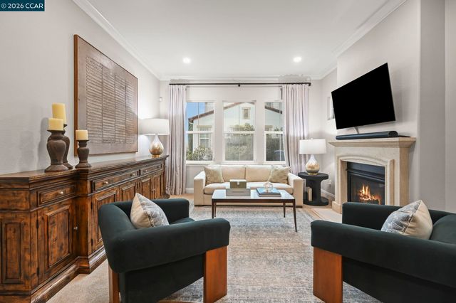 400 Marsanne Ct, Danville, CA 94506