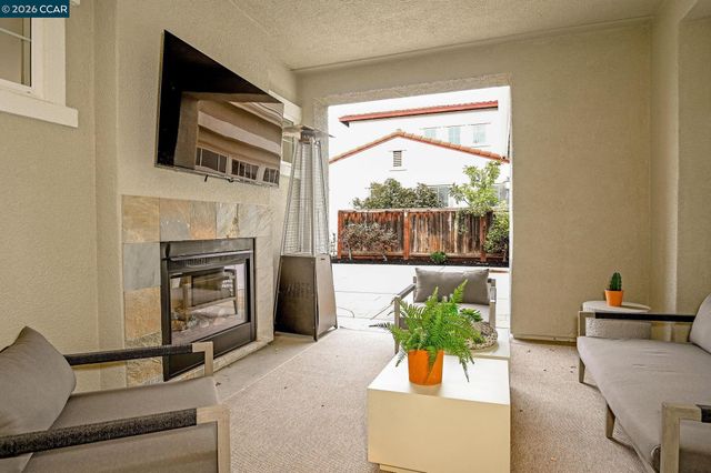 400 Marsanne Ct, Danville, CA 94506