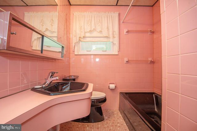 2511 CROSSGATES DR, Wilmington, DE 19808