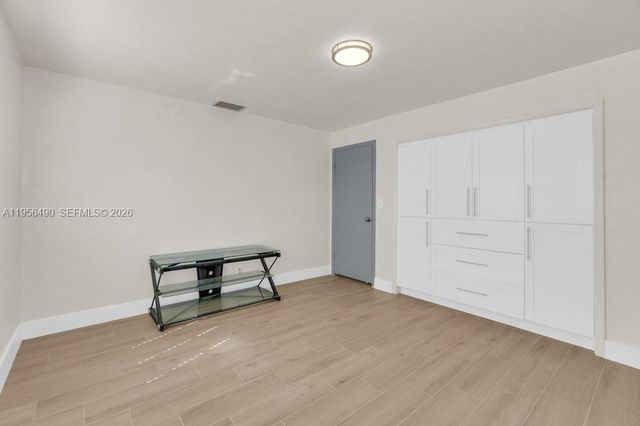 1101 NE 24th Ct, Pompano Beach, FL 33064