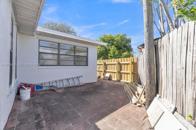 1101 NE 24th Ct, Pompano Beach, FL 33064