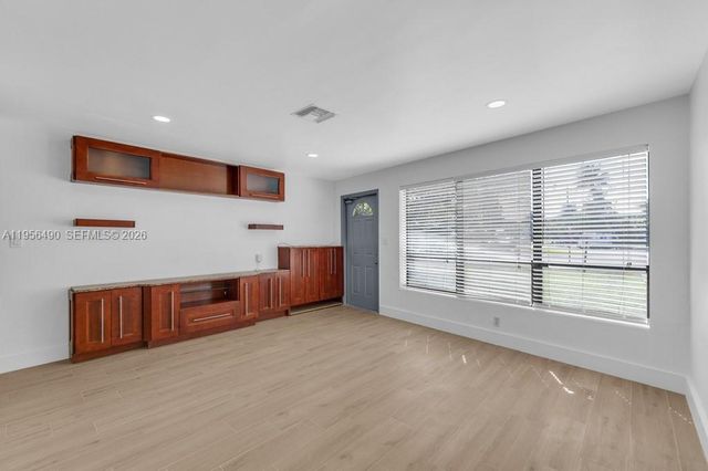 1101 NE 24th Ct, Pompano Beach, FL 33064