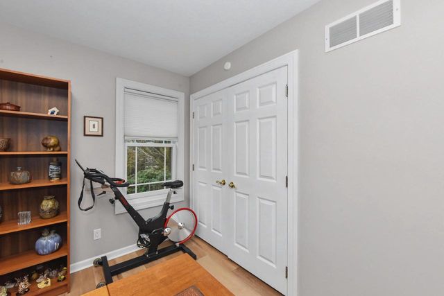 312 Manchester DRIVE, Waukesha, WI 53188