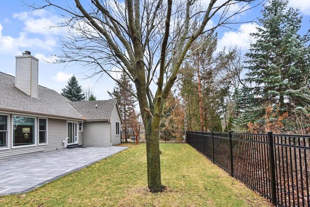 312 Manchester DRIVE, Waukesha, WI 53188